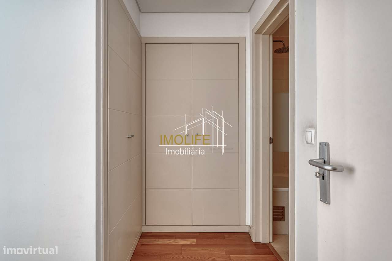 Apartamento T2 com Vista Desafogada em Benfica-30
