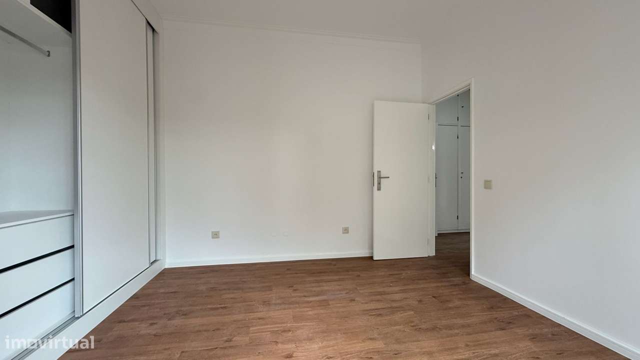 Apartamento T3 com garagem fechada em Águas Santas-18