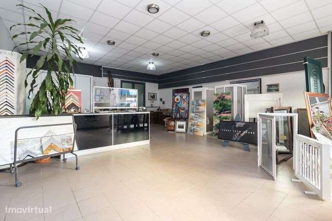 Prédio  2 Apartamentos 2 lojas Venda Barreiro - Grande imagem: 5/28