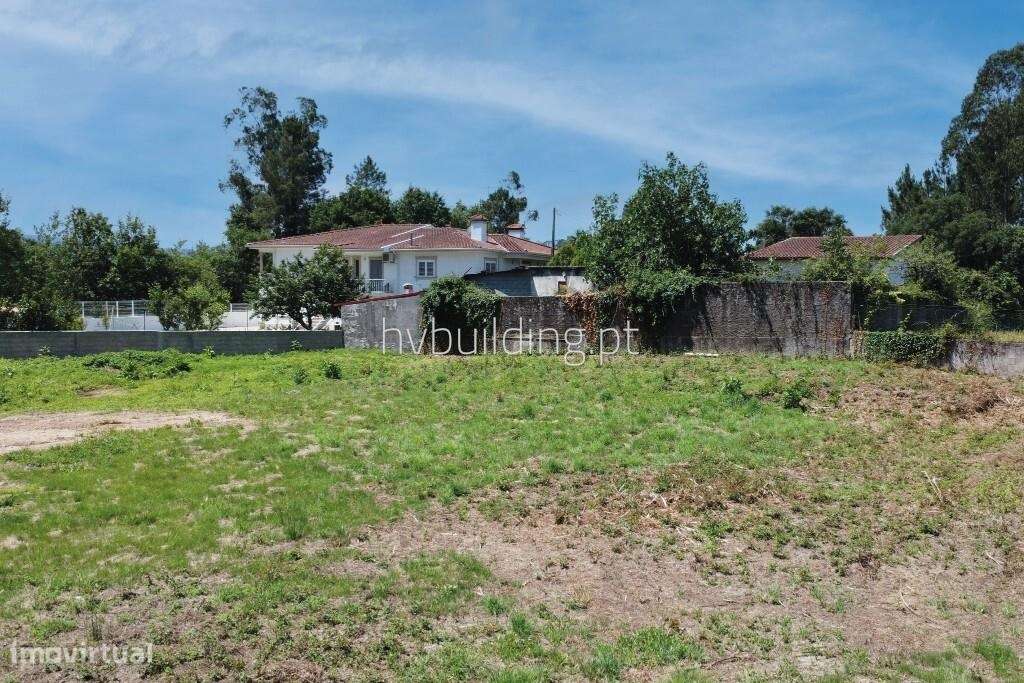 Terreno com 1.226m2 situado numa zona residencial na Ucha, Barcelos - Grande imagem: 5/14
