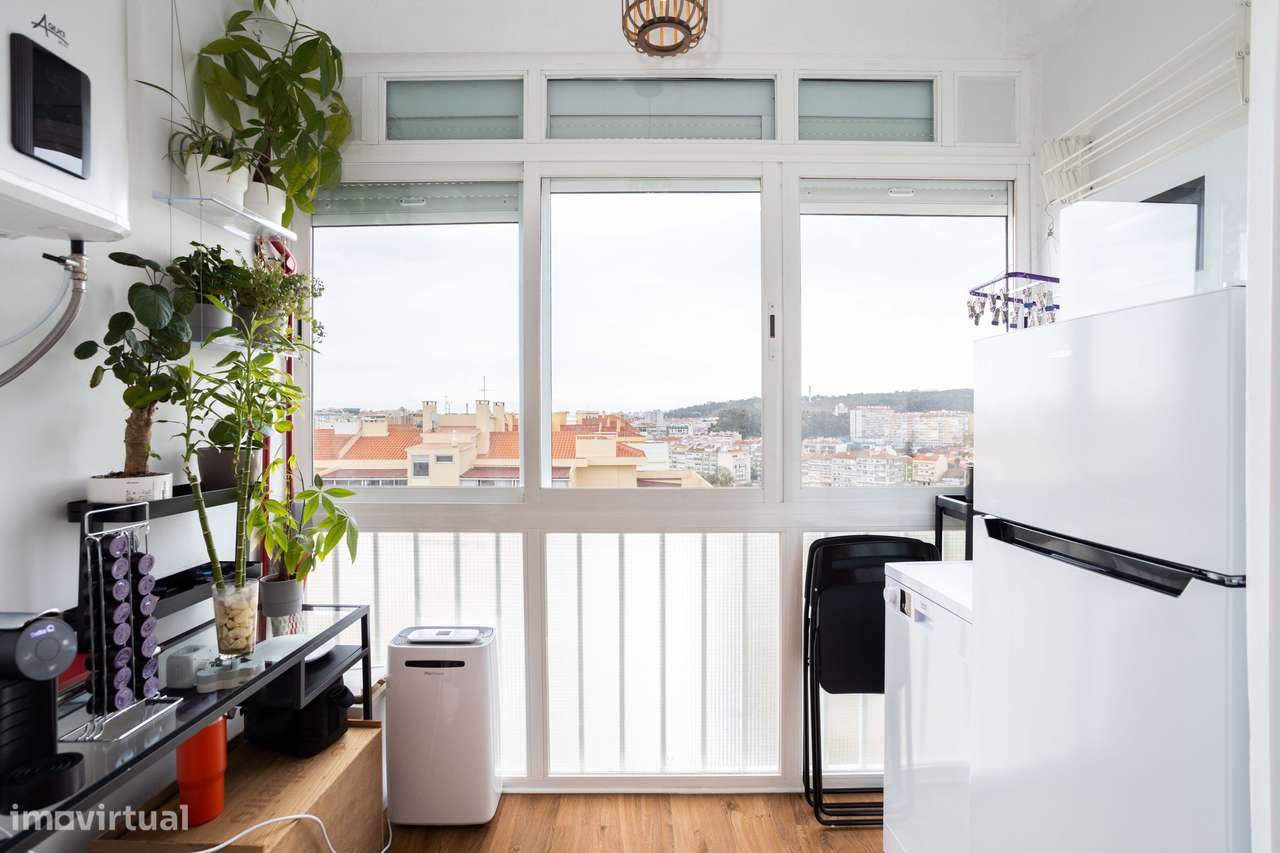 Amadora: T1 Renovado com Luz Natural e Conveniências Modernas – Ideal - Grande imagem: 5/16