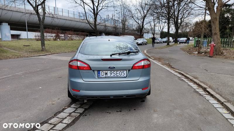 Ford Mondeo 2.0 Ghia - 9