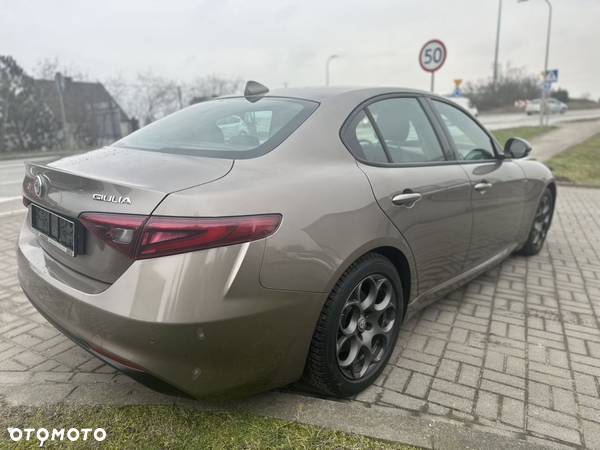 Alfa Romeo Giulia 2.2 Diesel AT8 Executive - 8