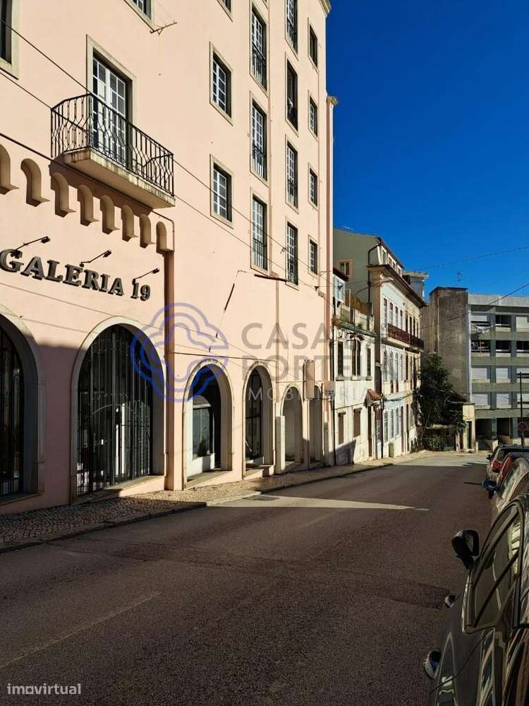 VENDE-SE LOJA, arrendada, Alta Coimbra - Praça da República / Av. Sá d - Grande imagem: 2/14