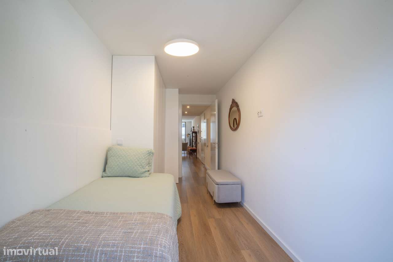 Apartamento T2 de construção recente junto ao El Corte Inglés em Gaia-12