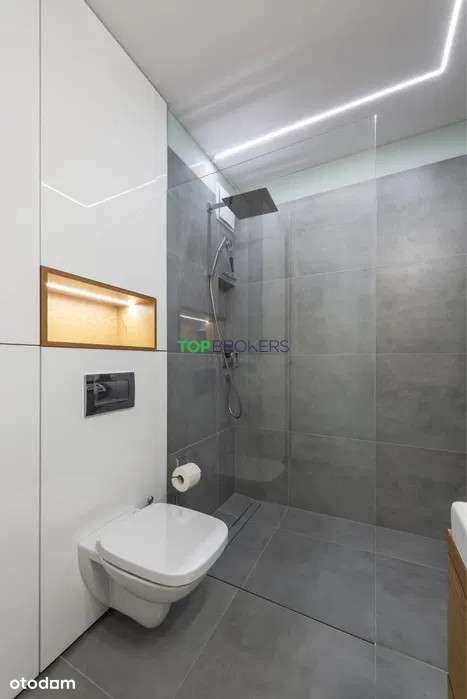 Salon z aneksem i sypialnia, garaż – další