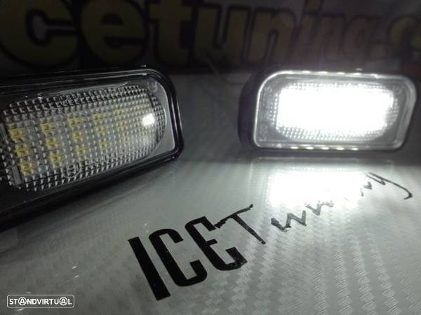 Suporte de lâmpada de matricula com led branco para Mercedes Classe C W203, CLK A209, W209, SL R230, Chrysler Crossfire coupe & Cabrio 03-07 - 18