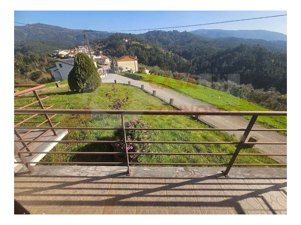 Moradia T3+T2 com garagem e jardim.-45