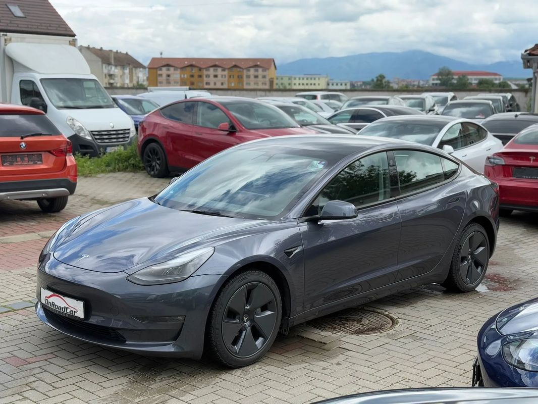 Tesla Model 3 Langstreckenbatterie Allradantrieb Dual Motor - 13