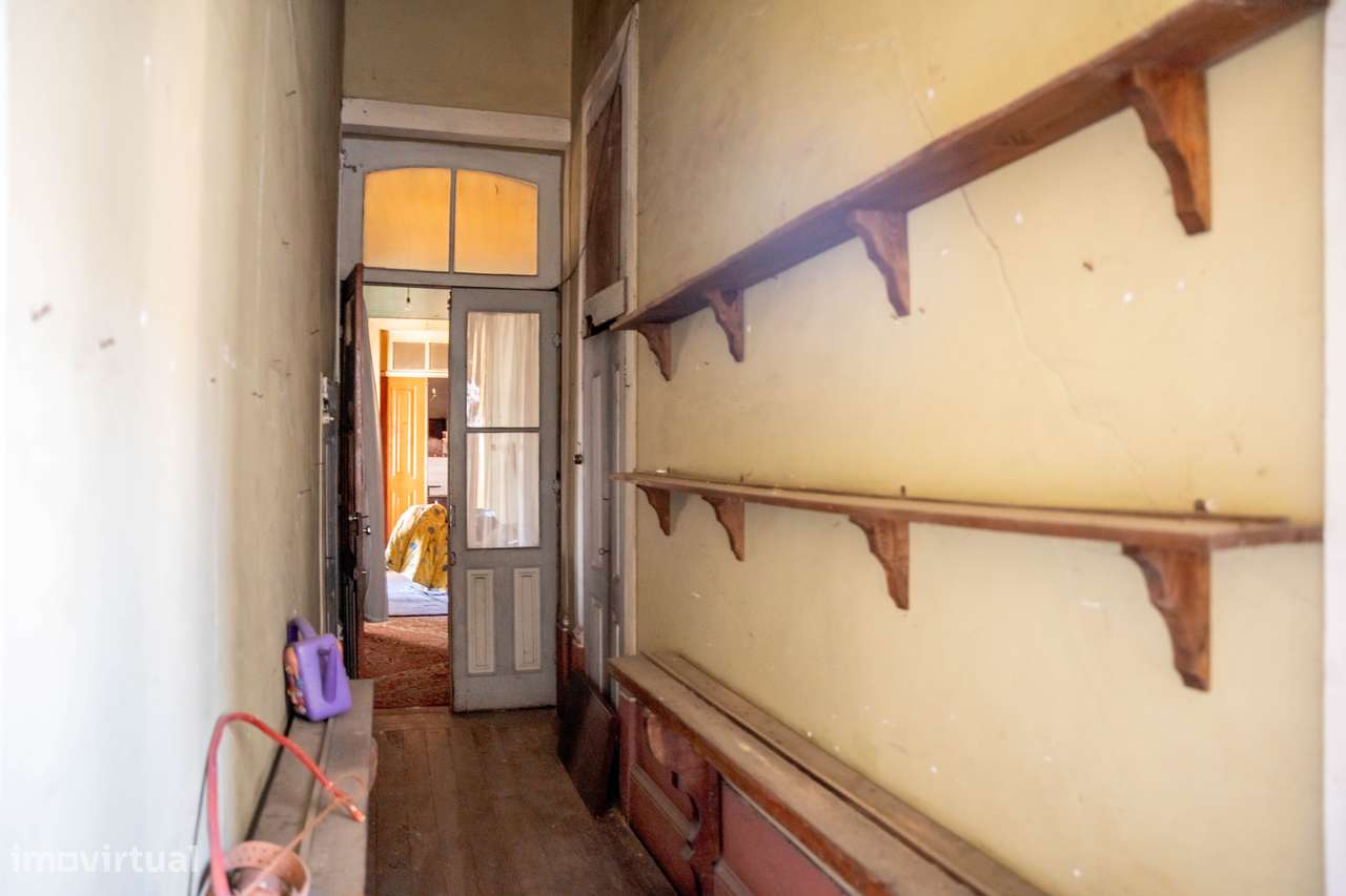 Imóvel com carácter e muito potencial de valorização.-17