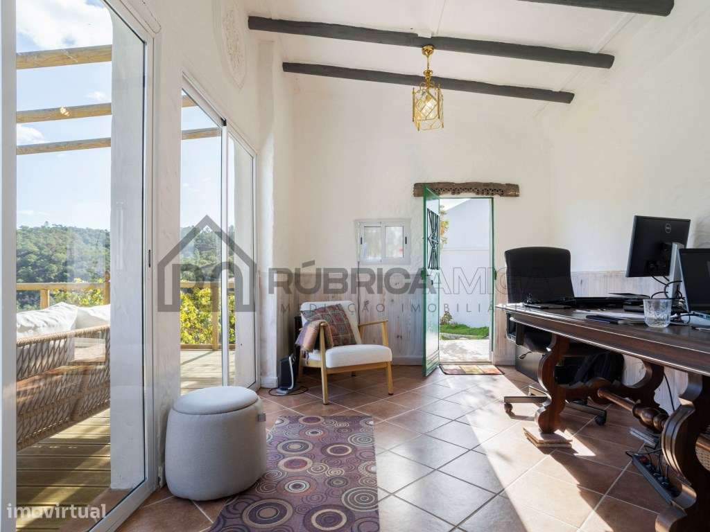 Moradia com Anexos e Vistas Deslumbrantes em Zona Tranquila-19