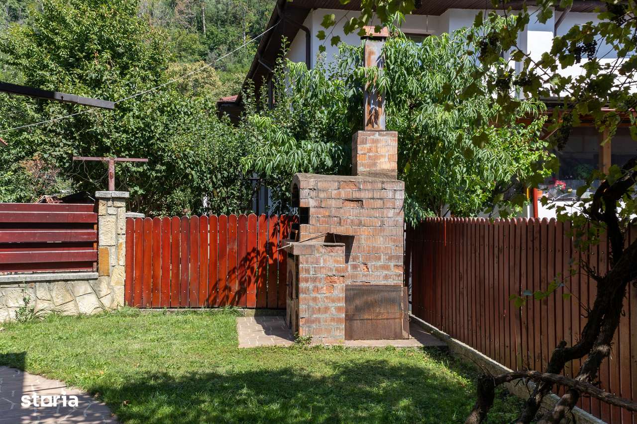 Casa de familie. Panouri fotovoltaice, garaj 2 masini, izolata recent - Imagine principală: 4/11