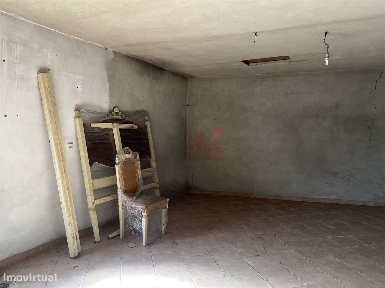 Moradias para Restauro com Terreno de 1.682 m² | Raimonda, Paços de Fe-17