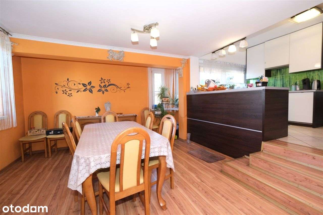 Komfortowy dom z przestrzenią do pracy i życia!-15