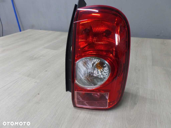 DACIA DUSTER 09-18 LAMPA TYL PRAWA UK - 2