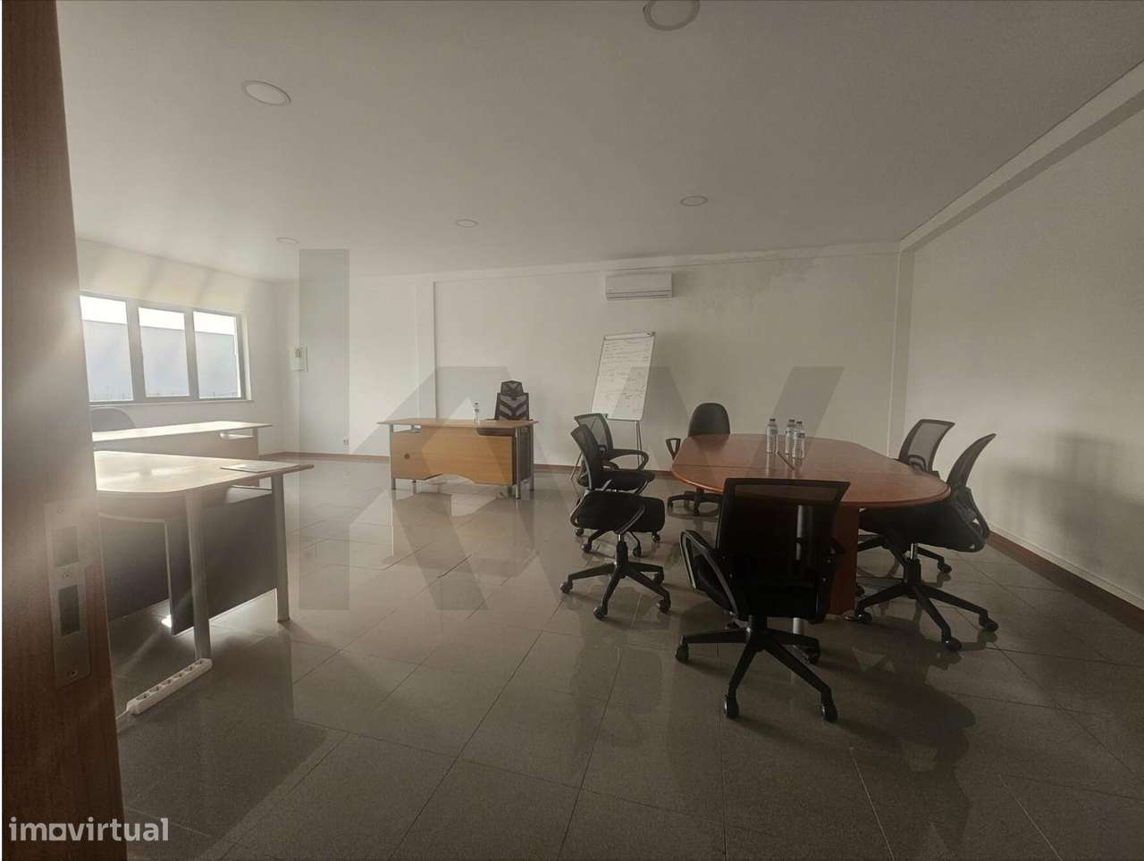 Armazém 767m2 com terreno 1854m2-32