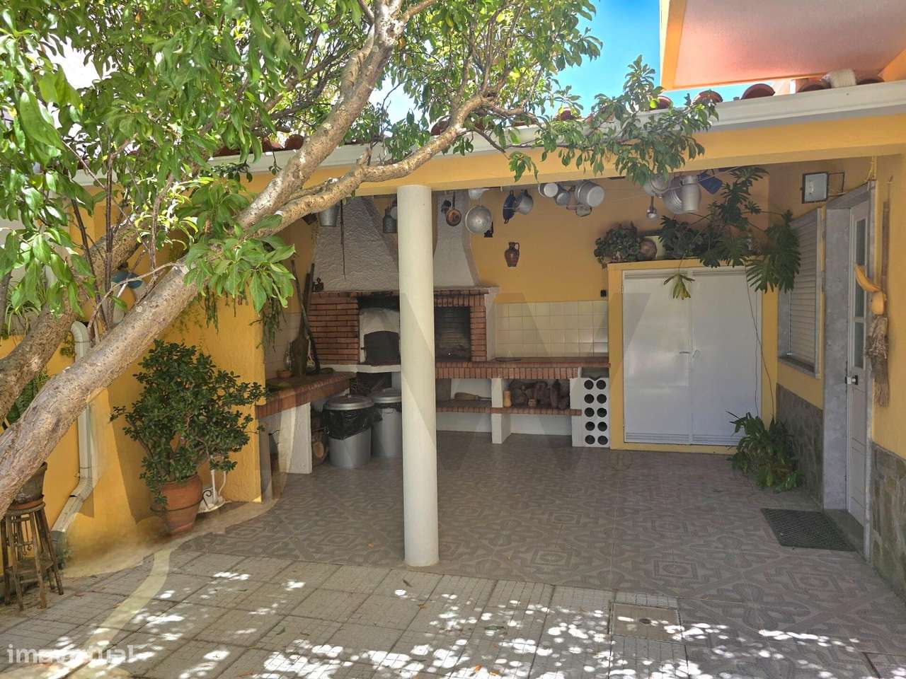 Moradia com 4 quartos, espaço exterior e garagem cheia de luminosidade - Grande imagem: 5/52