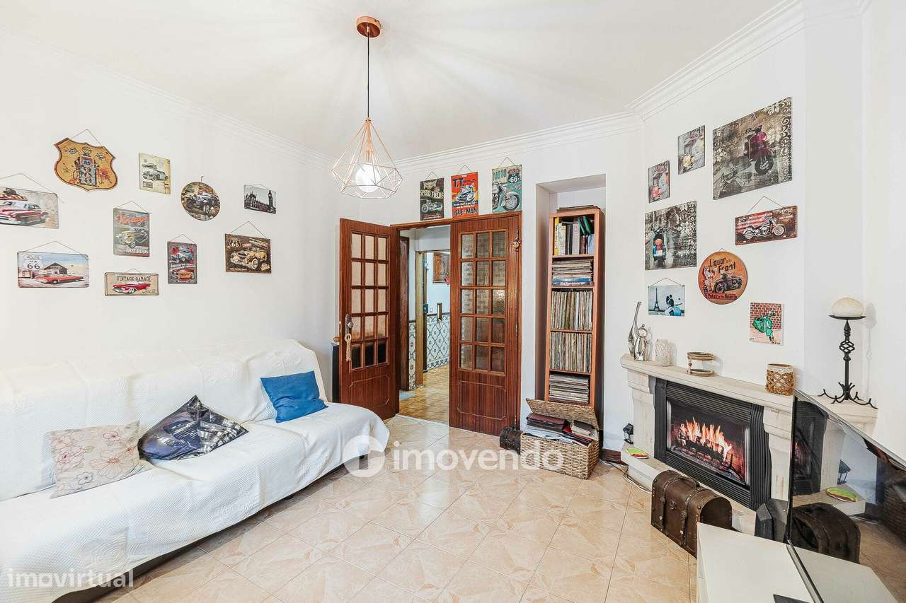 Apartamento T2 com arrecadação, em Agualva-4