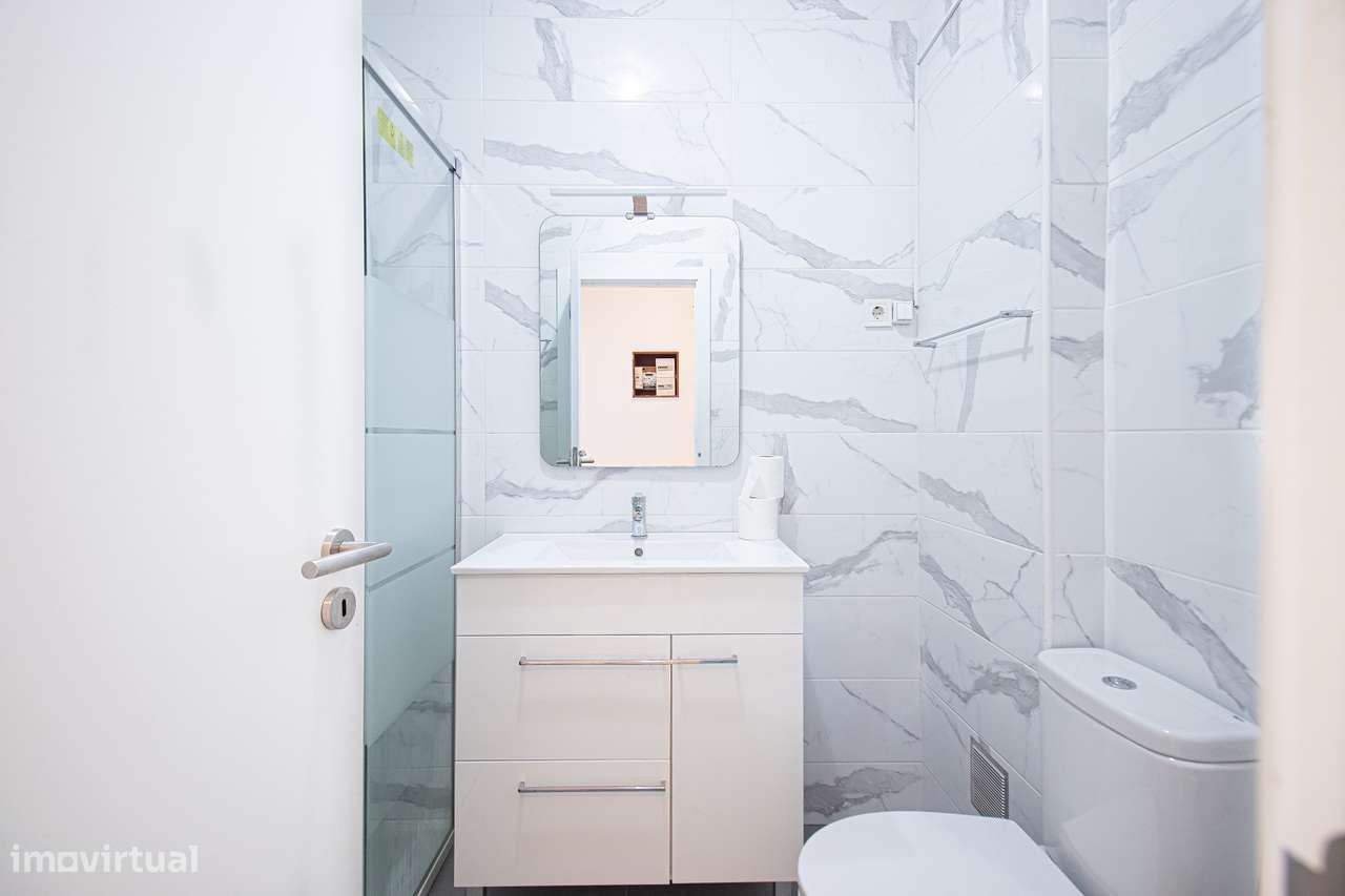 Apartamento T2 com garagem na Amora-10