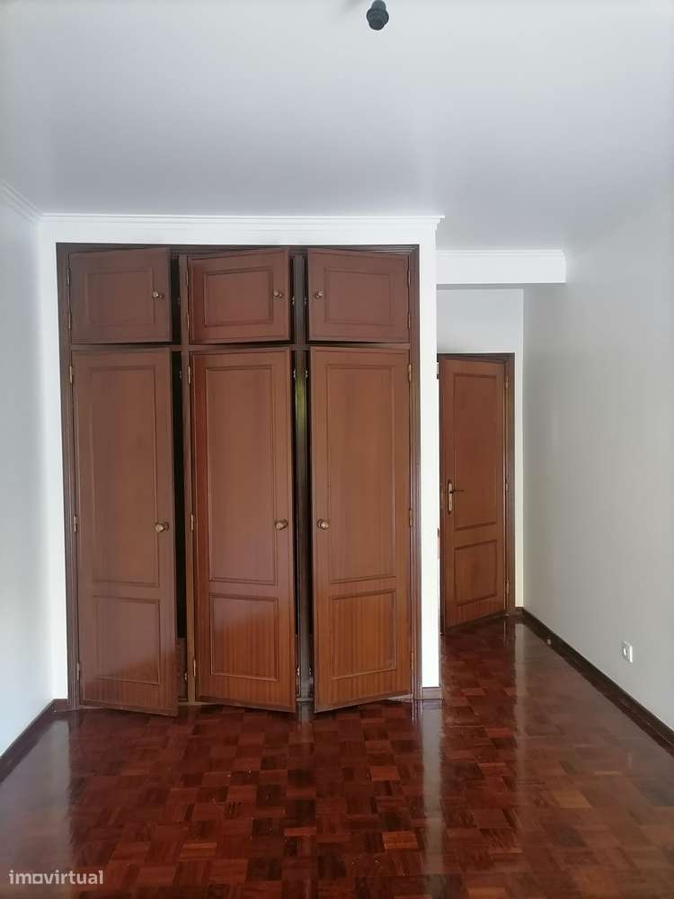 T3 Centro de Queijas, Oeiras. Com Parqueamento e Arrecadação.-27