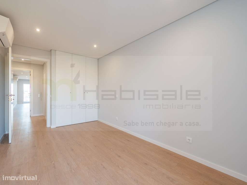 T3 Excelentes Acabamentos com Box Perto da Praia-17