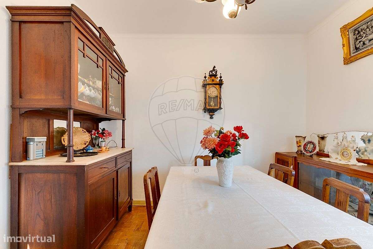 Moradia T6 | 2 Andares com Utilização Independente | Lote 1048m2-9