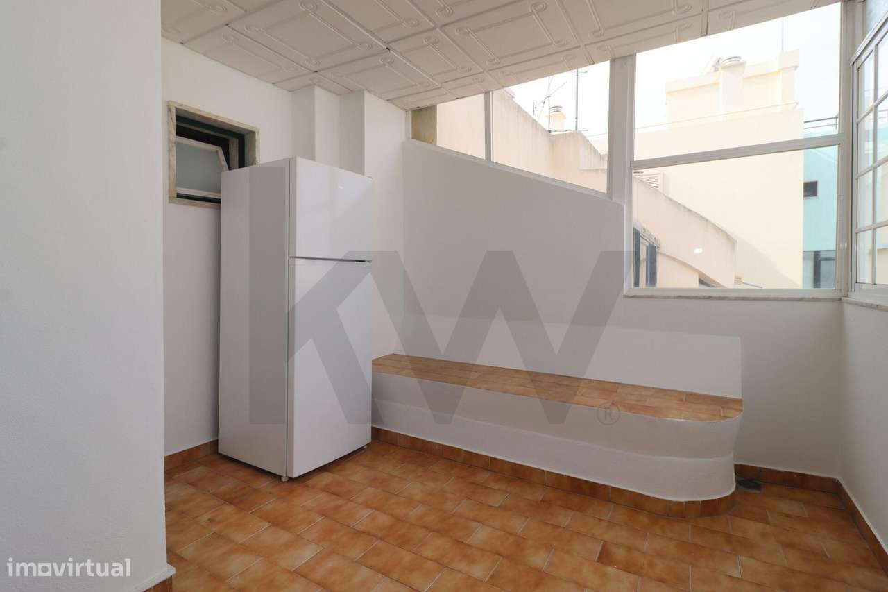 Apartamento T2 exclusivo no último piso do Edifício Royal com terraço-44