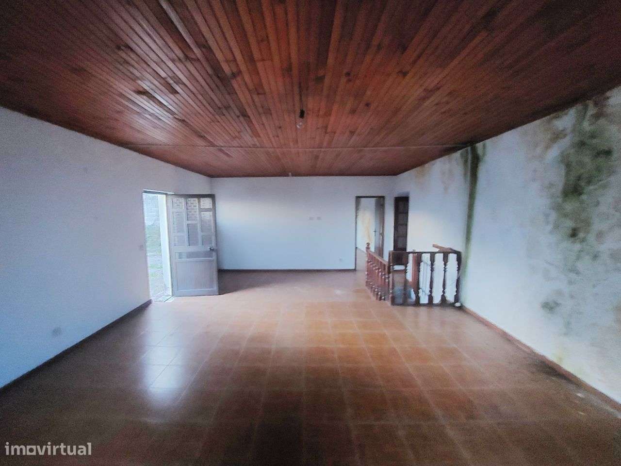 Moradia T3 em Mesão Frio com varanda e acessibilidade-14