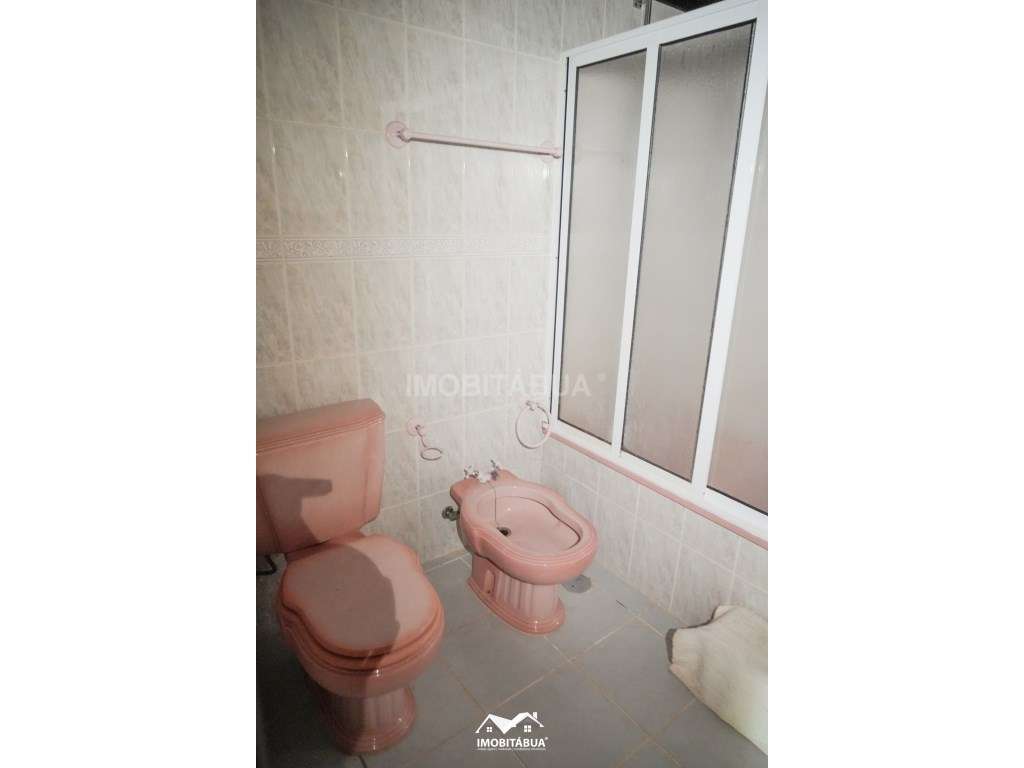 Moradia Espaçosa com Anexo, Quintal e Terraço - Cancela, perto de S...-6