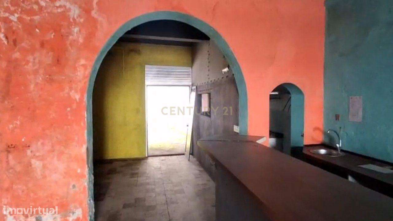 Vista Deslumbrante para o Rio - Prédio para Remodelar em Coruche-7