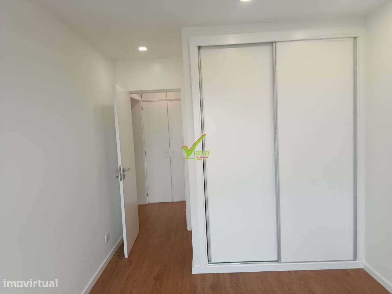 T. 1 com garagem e vistas de mar-7