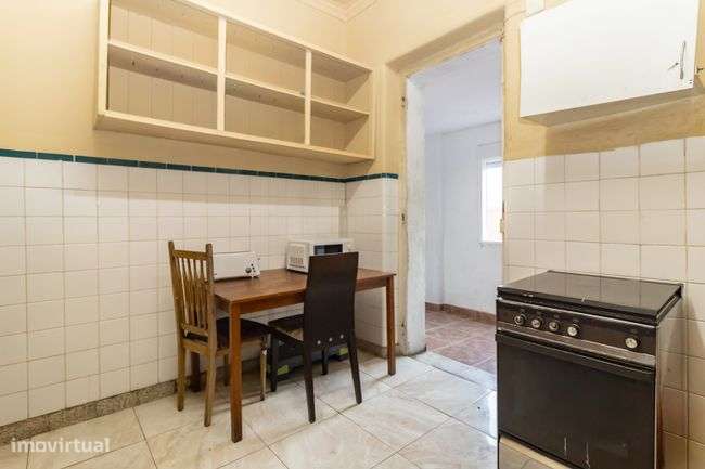 Prédio  2 Apartamentos 2 lojas Venda Barreiro-24