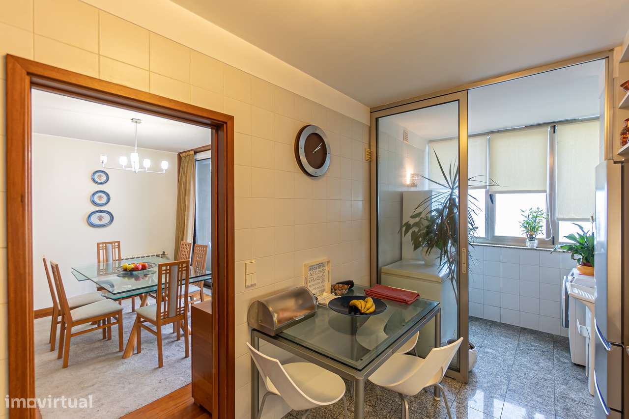 T2 no Último Piso | Condomínio Privado com Piscina | Vista Mar-9