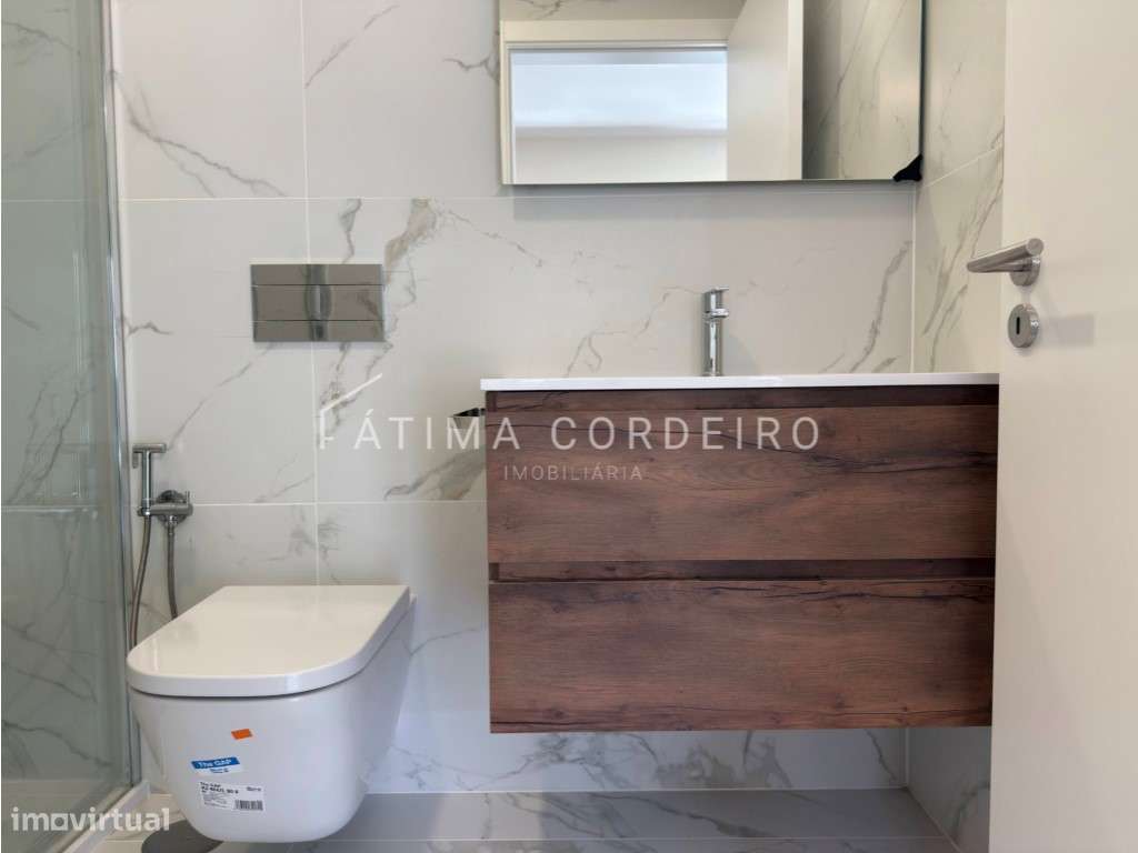 T4 de Luxo com Terraço de 115 m² no Coração de Almada-22