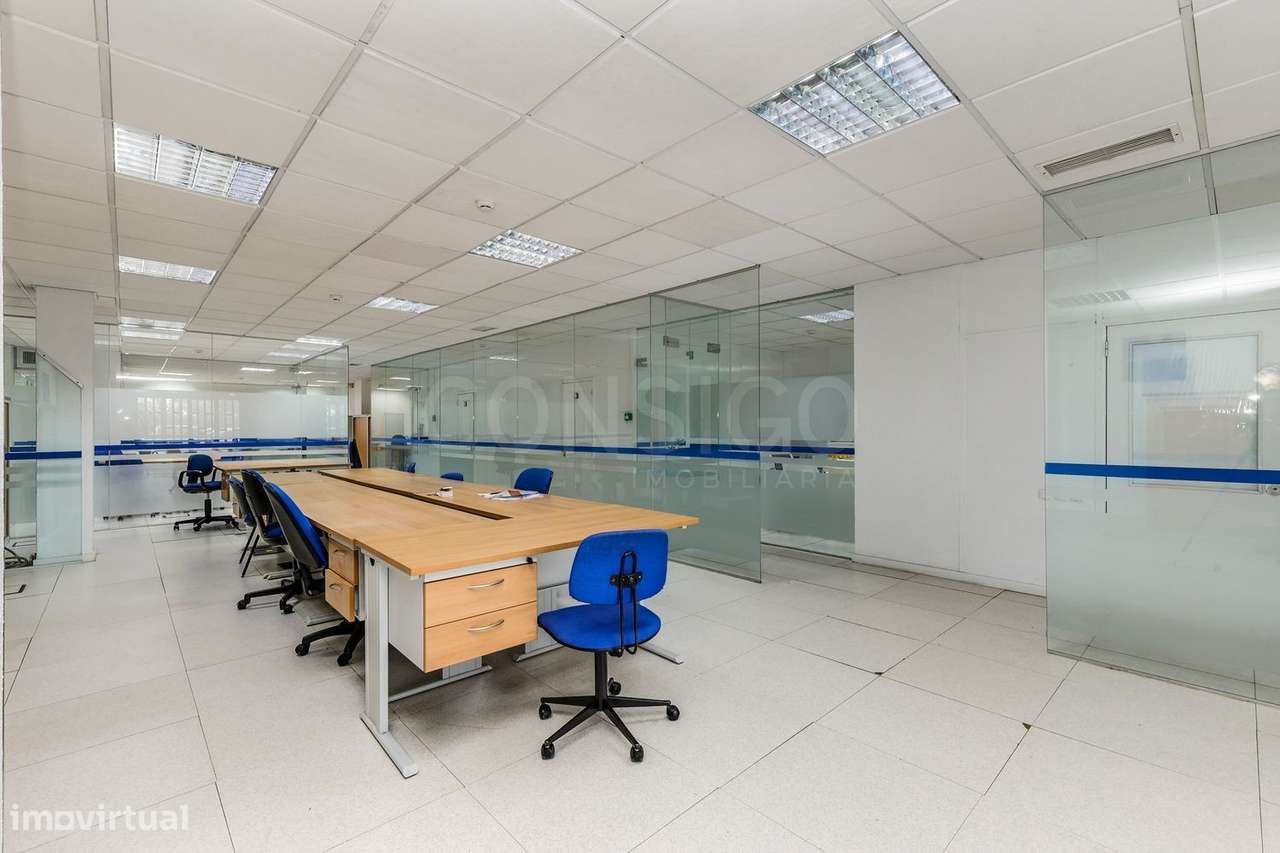 Escritório, loja e armazém com 550 m² em Linda-a-Velha, pronto a funci-33