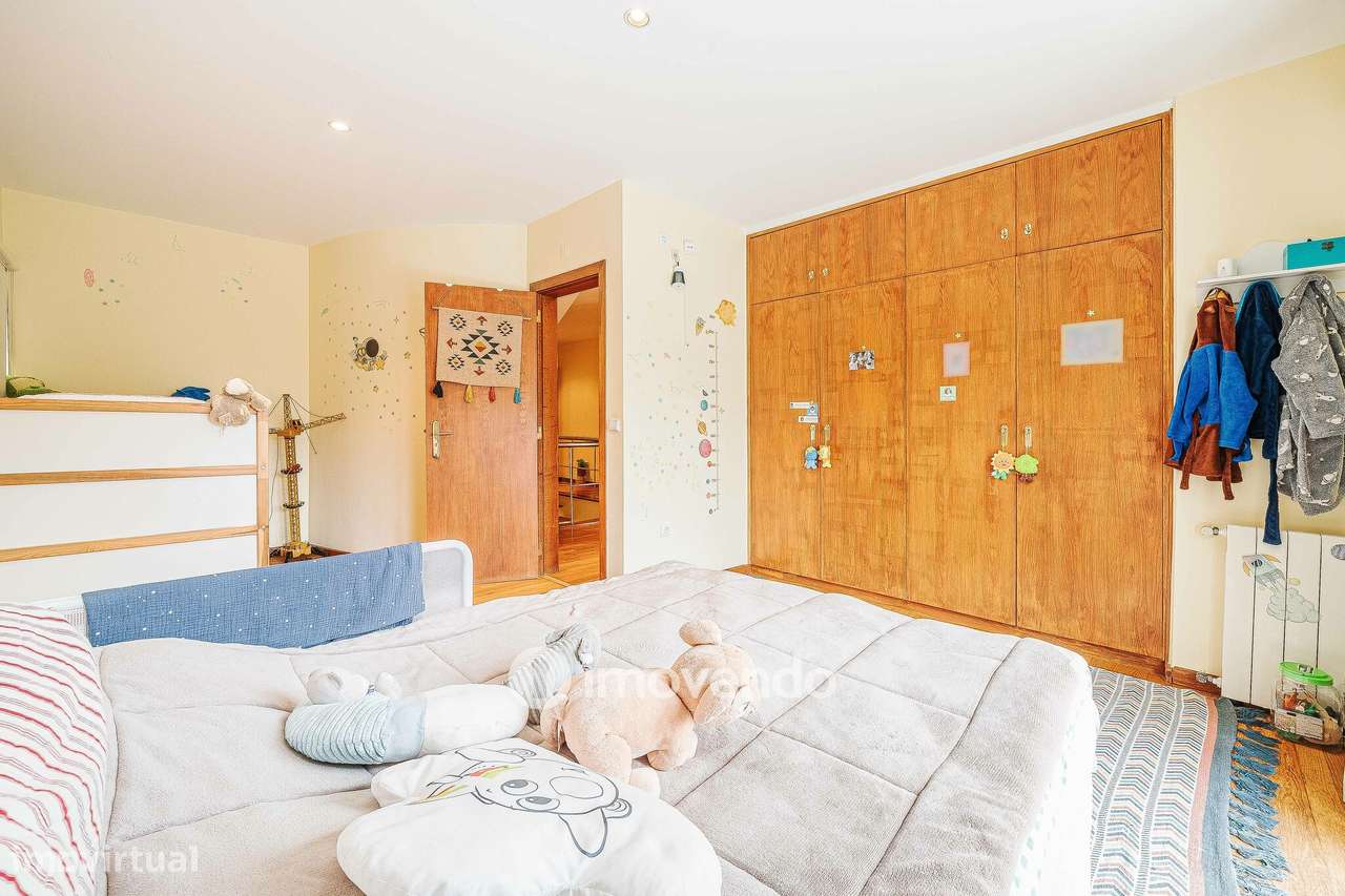 Moradia T5+2 com garagem, em condomínio com piscina, em Murches-27