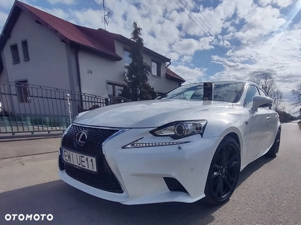 Lexus IS 300h F SPORT - 1