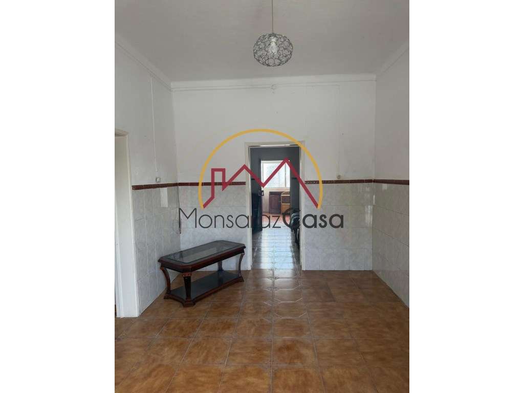 Moradia Térrea com Quintal e Garagem em Campinho-1