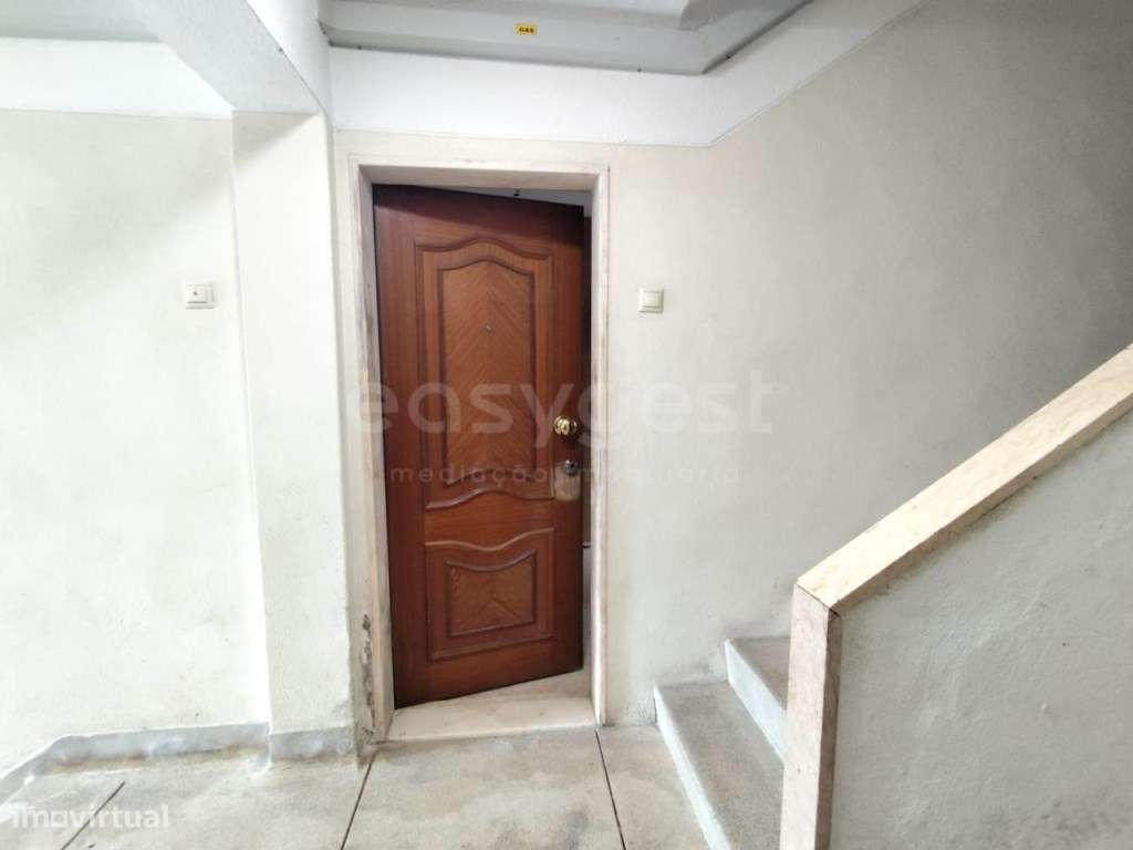 Apartamento T2 para renovar a 5 minutos a pé do Centro Comercial do... - Grande imagem: 4/21