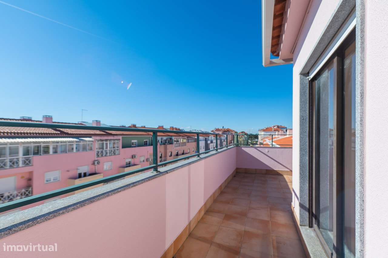 Apartamento T2 na Quinta do Conde com área de 136m2-25