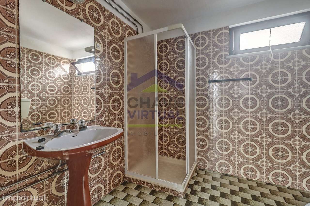 Moradia V3 com Terreno Urbano e Garagem - Seixal, Lourinhã-39