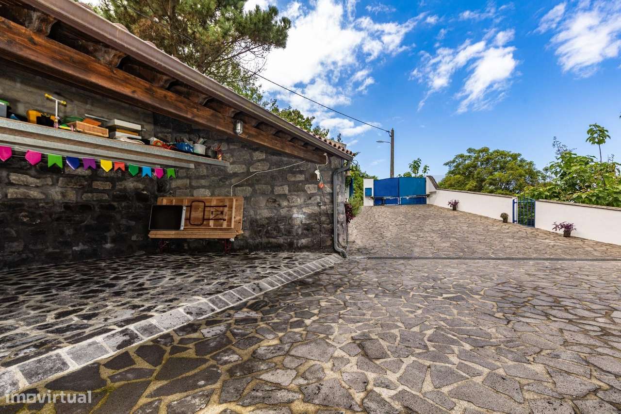 Moradia T2+2 totalmente renovada com AL, rodeada de natureza, perto de - Grande imagem: 5/45