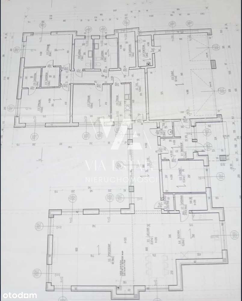 Parterowy nowoczesny dom w Konstancinie I 305m-17