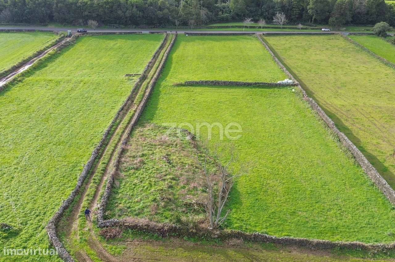 Terreno Rústico com 6.420 m² e Excelentes Acessos na Ribeira Grande - Grande imagem: 2/16