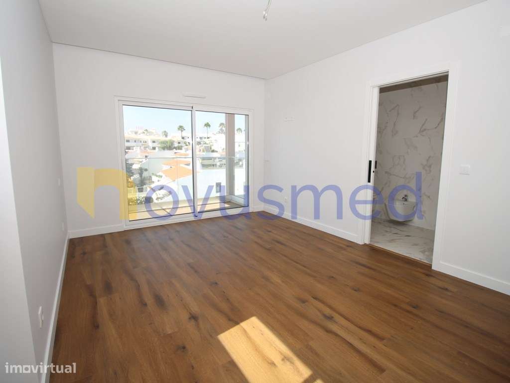 Penthouse tipo T3 com vista para o Mar a 300 metros da praia dos Al...-16