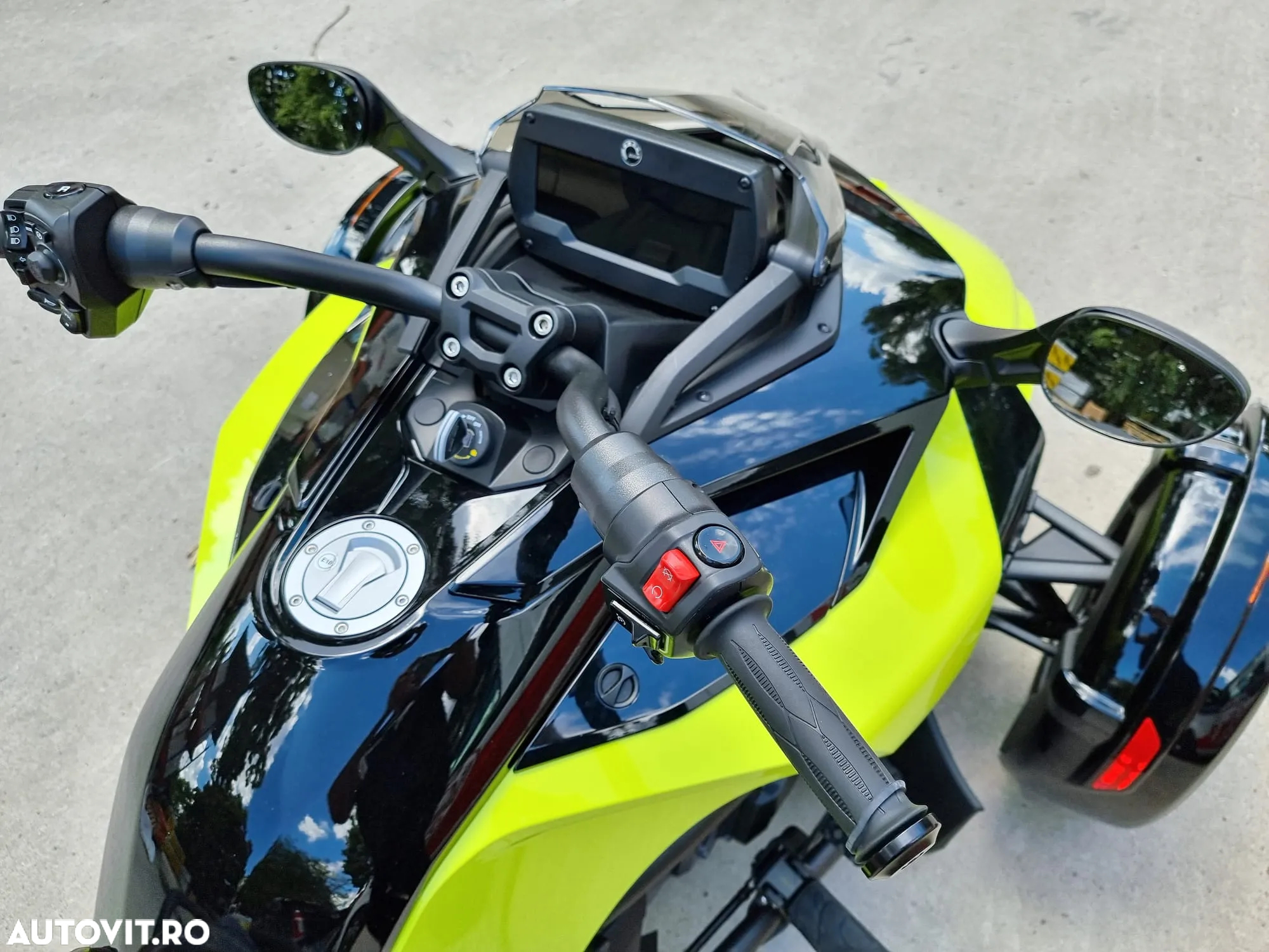 Can-Am Spyder - 8