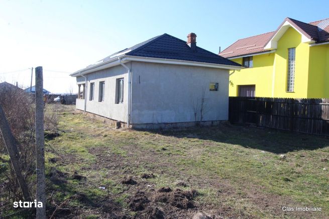 Casa in Movileni la strada principala !!-2