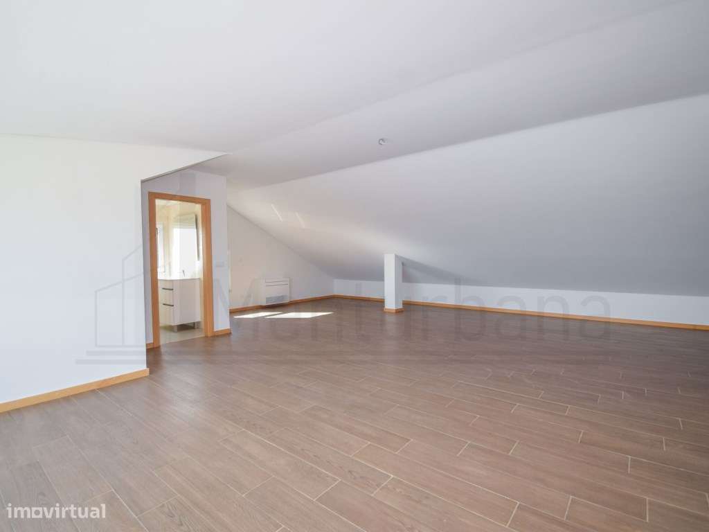 FANTÁSTICO T3 COM TERRAÇO E VISTA DESLUMBRANTE NA PAREDE - CASCAIS-9