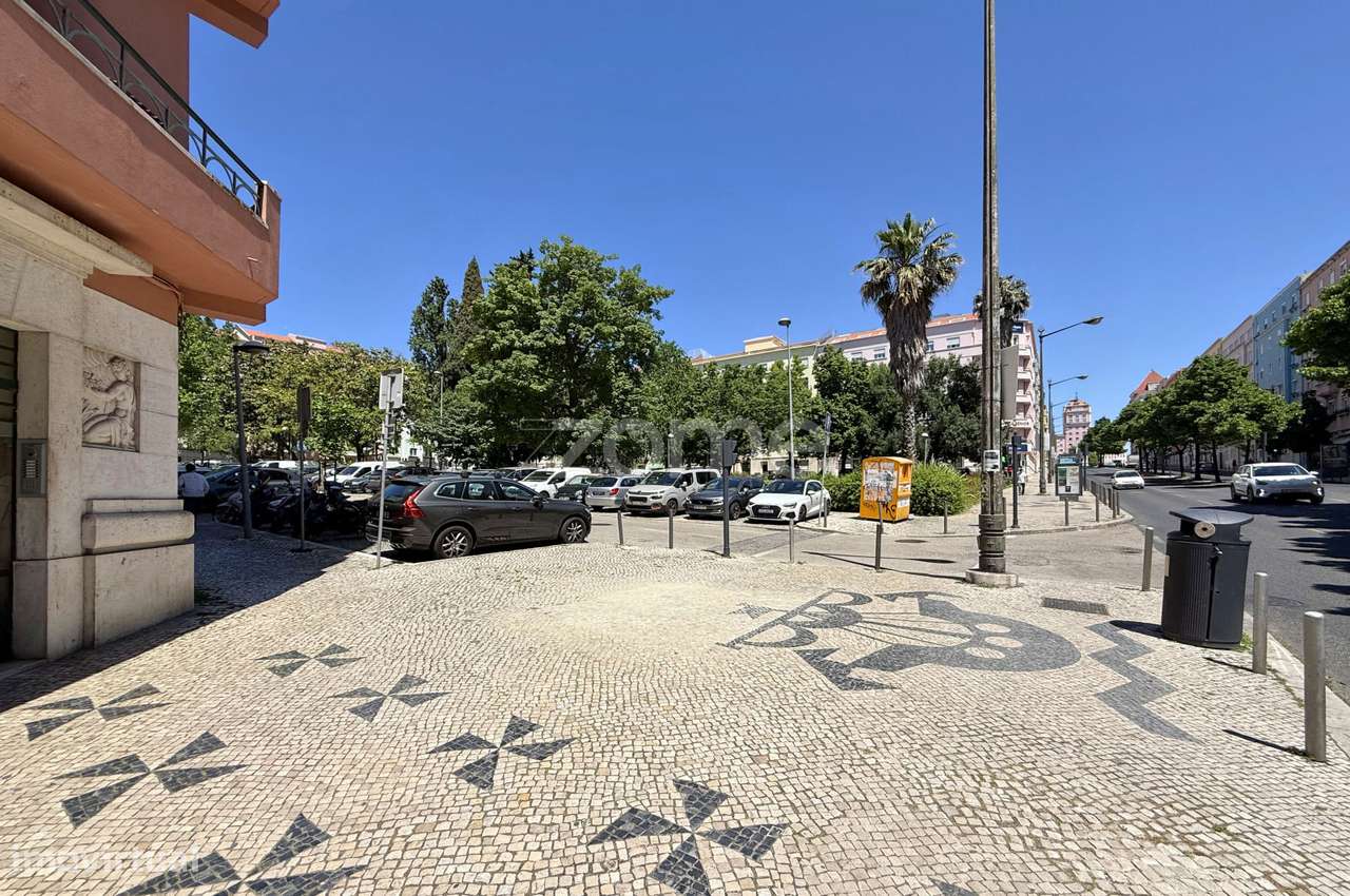Apartamento T3 remodelado na Avenida Almirante Reis - Lisboa-31