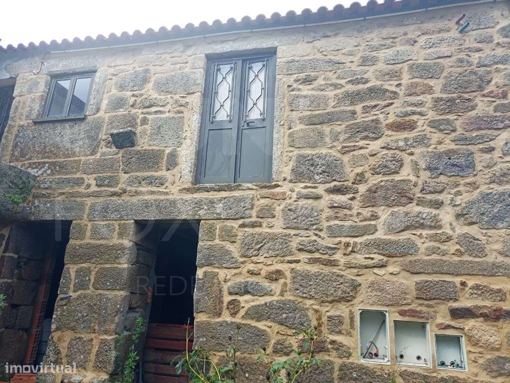 Moradia para restauro - Alvaredo, Melgaço-4